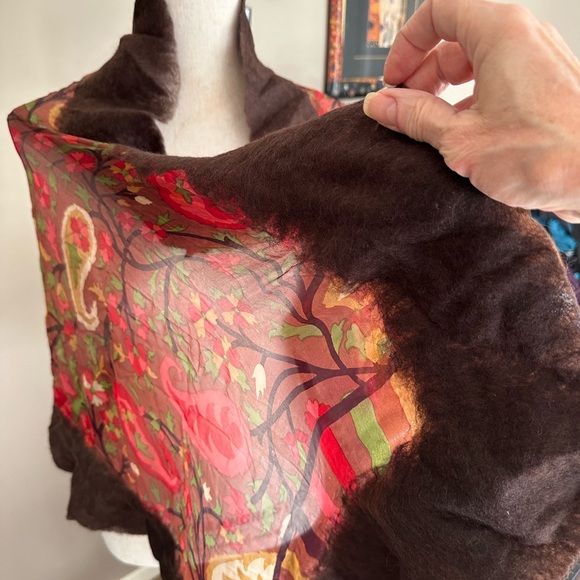 Beautiful Silk and Felt wrap, scarf, brown and red, like new - Picture 10 of 10